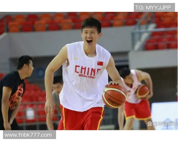 周鹏的篮球之路：从青涩少年到国家队核心的奋斗历程与荣耀时刻