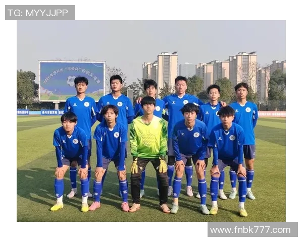 飓风队与圣洛伦索队的激烈对决展现足球魅力与团队精神