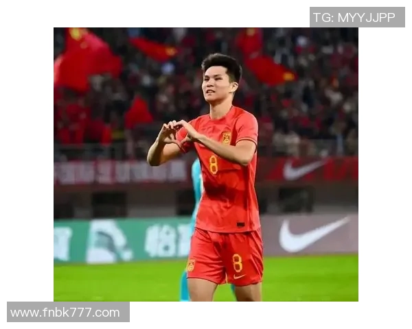 中国队在十二强赛对决卡塔尔全力争胜展现团队精神与战斗意志